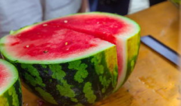 大学校园吃瓜爆料,揭秘大学里的那些吃瓜爆料